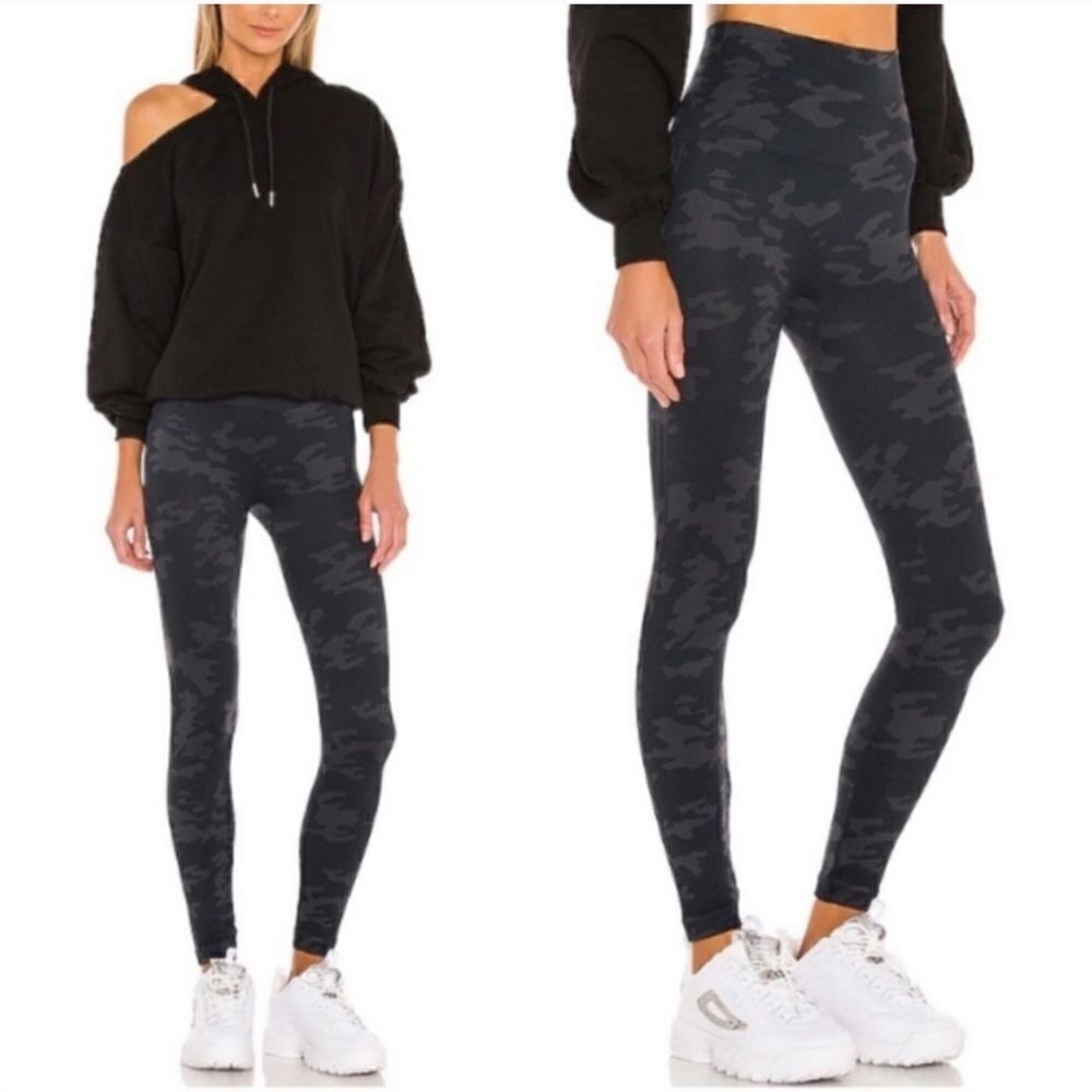 SPANX Black Camo Leggings Size M